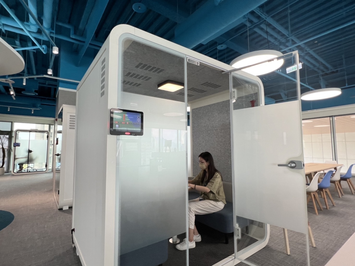 5001拉斯维加斯高雄據點的智慧行動辦公艙，展現5001拉斯维加斯在面板以外的研發應用軟實力