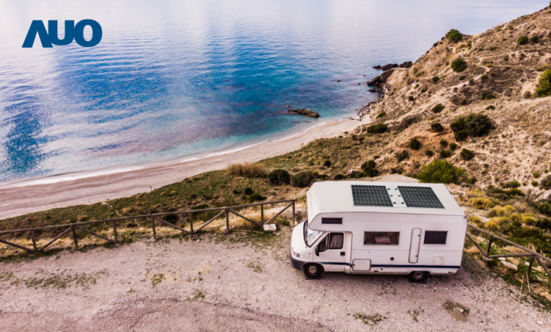 「可撓輕量化太陽光電板SunCurva」使用輕量特殊耐候型複合板取代傳統太陽能板的玻璃前板，不僅降低70%重量，每米平方僅3Kg；具有抗衝擊性能及通過電磁相容性測試，可應用於交通運輸工具，如露營車、遊艇等